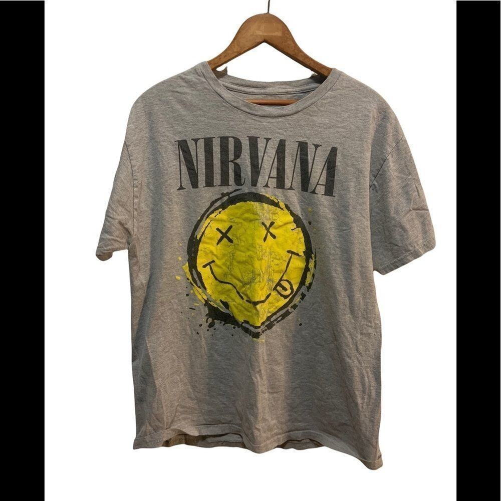 Nirvana rock band gray worn out smiley face logo tee t shirt in Sz M.